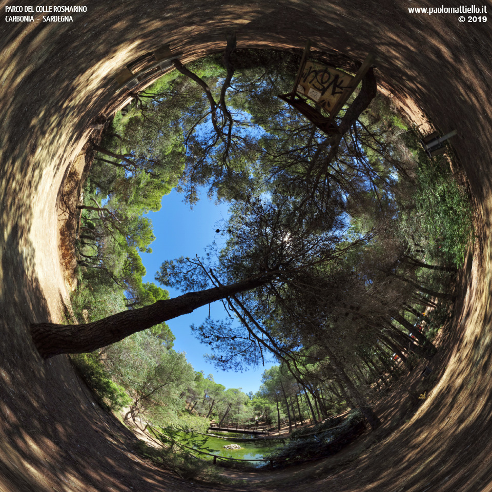 panorama stereografico stereographic - stereographic panorama - Sardegna→Carbonia | Parco del Colle Rosmarino, laghetto con tartarughe d'acqua, da ovest, 30.07.2019