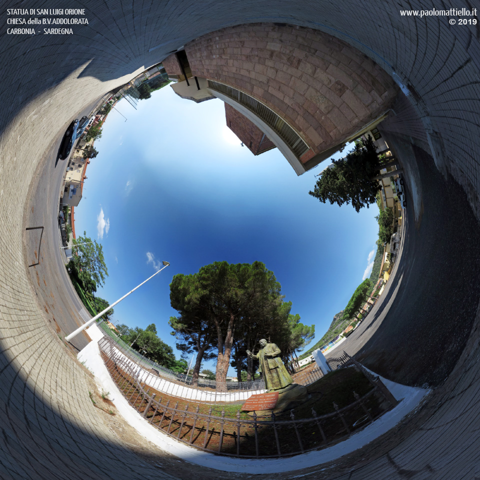 panorama stereografico stereographic - stereographic panorama - Sardegna→Carbonia | Chiesa della Beata Vergine Addolorata (Rosmarino), statua di San Luigi Orione, 04.09.2019