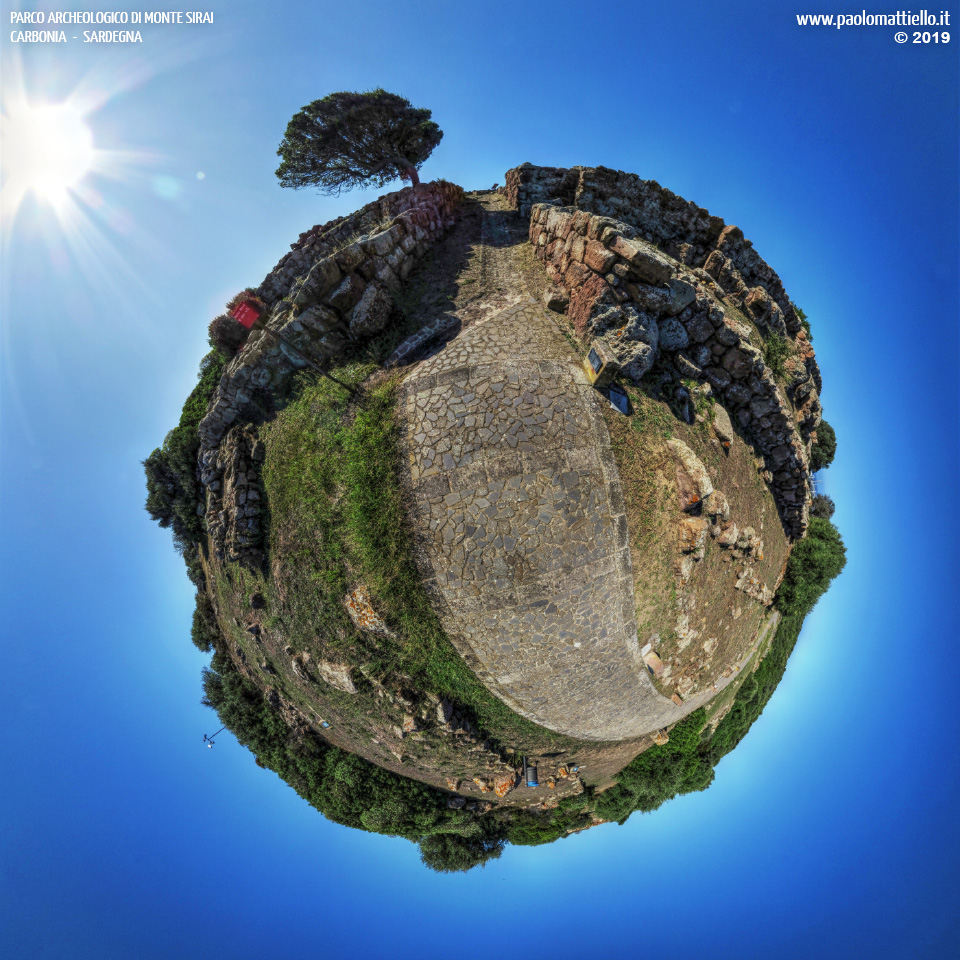 panorama stereografico stereographic - stereographic panorama - Sardegna→Carbonia | Parco archeologico di Monte Sirai, porta dell'acropoli, 2, 11.10.2019