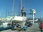 Il J24 Capitana ITA435 prima alla gru, trainata dalla leggendaria Panda. In molti hanno criticato questo metodo, ma noi li lasciamo parlare e spingere, soprattutto.