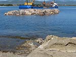 Porto Pino - lavori canale - 07.04.2011 - La costruzione della diga foranea di pietra &egrave; appena cominciata
