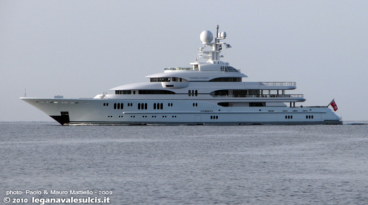 Porto Pino - Barche - 2009 - Il lussuosissimo superyacht Lrssen MADSUMMER (78.5 metri)