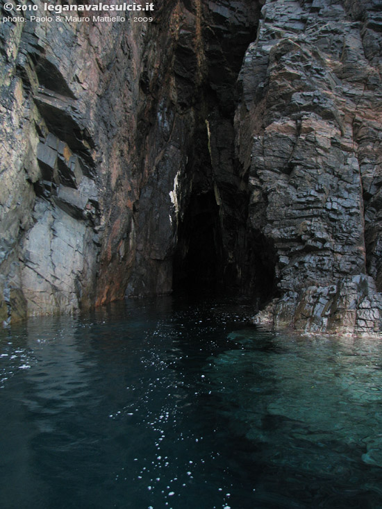 Porto Pino - 2009, l'ingresso della grand grotta di Cala Piombo
