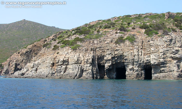Porto Pino - Grotte presso Cala Piombo
