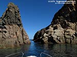 Porto Pino - Agosto 2014,Punta di Cala Piombo, spettacolare strettoia navigabile e roccia mamuthone
