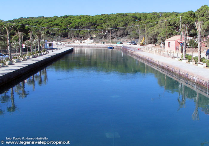 LNI Sulcis - 21.07.2006 - Il canale è pronto a ricevere le barche; l'ormeggio è regolato da una gestione provvisoria eccezionale gestita dal Comune di S.Anna Arresi
