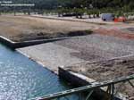 LNI Sulcis - 29.05.2006 - Il nuovo scivolo d'alaggio delle imbarcazioni, presso il ponte stradale (che si affianca al grande scivolo in costruzione nella foce del canale)
