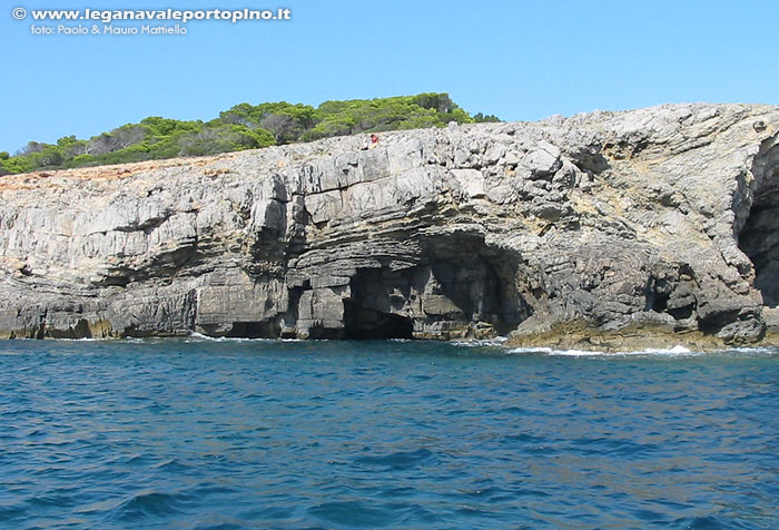 Porto Pino - Punta Tonnara e Grotta dei Baci
