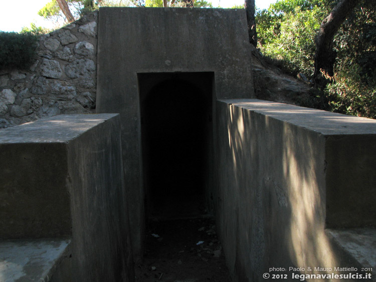 Porto Pino - 2011, entrata di uno dei bunker della Candiani