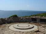 Porto Pino - Punta Menga. Una delle 4 piazzole dei cannoni 120/45, con vista su Sant'Antioco
