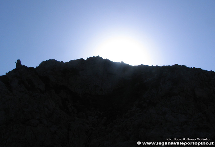 Capo Teulada - Sole che spunta dalla parete W di Capo Teulada (lato C.Aligusta)
