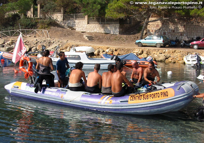 Porto Pino - Sport - 2002, si parte verso l'isola del Toro per un'immersione