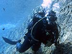 Porto Pino foto subacquee - 2009 - Subacqueo (Paolo) in decompressione lungo la parete di C.Galera